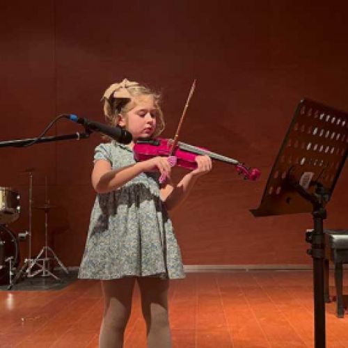 Audición de niña tocando el violín