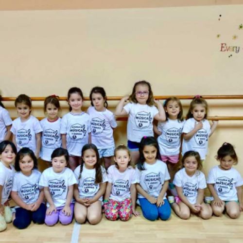 Grupo de baile de niñas